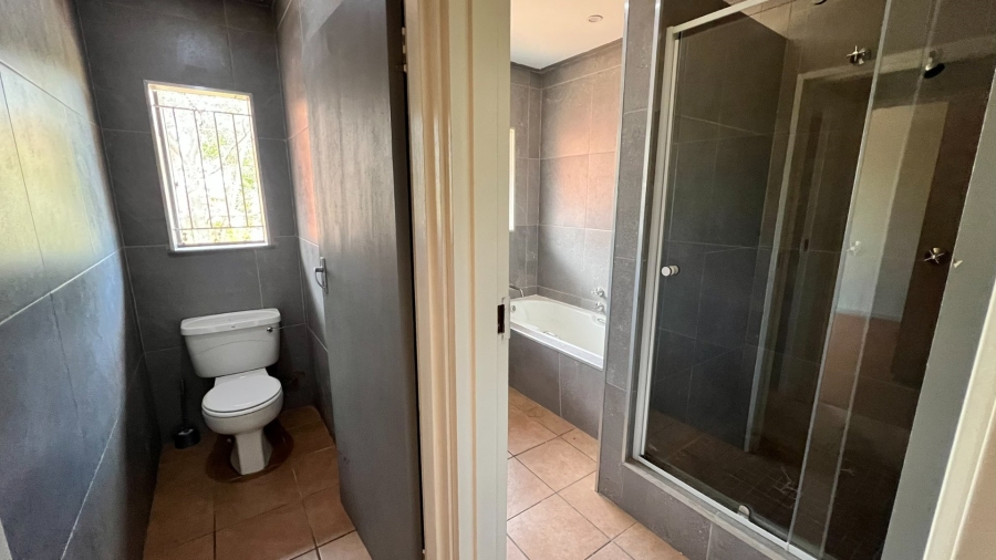 4 Bedroom Property for Sale in Heuwelsig Free State
